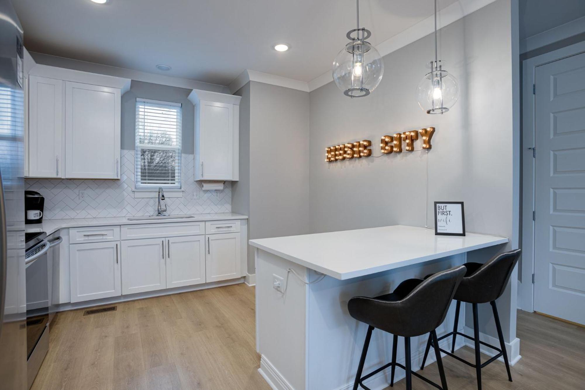 Modern Townhome, 10Min To Downtown! 8Min To Grand Ole Opry! Sleeps 8! Nashville Eksteriør bilde